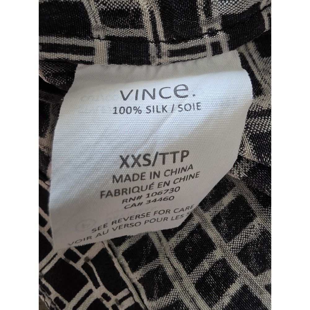 Vince Silk Blouse XXS Black White Geometric V-Neck Short Sleeve Tunic Top - Picture 4 of 5